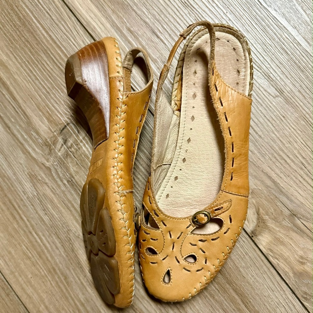 PIKOLINOS Tan Cutout Slingback Flats - Picture 3 of 8